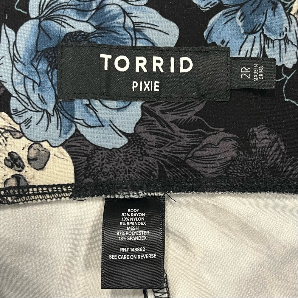 Torrid Pixie Pointe Stretch Ankle Pant Black Whit… - image 5